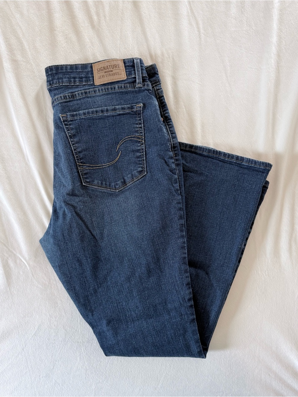 Gorgeous Size 16S W33 L30 Signature by Levi Strauss Women's Dark Blue Denim Jean
